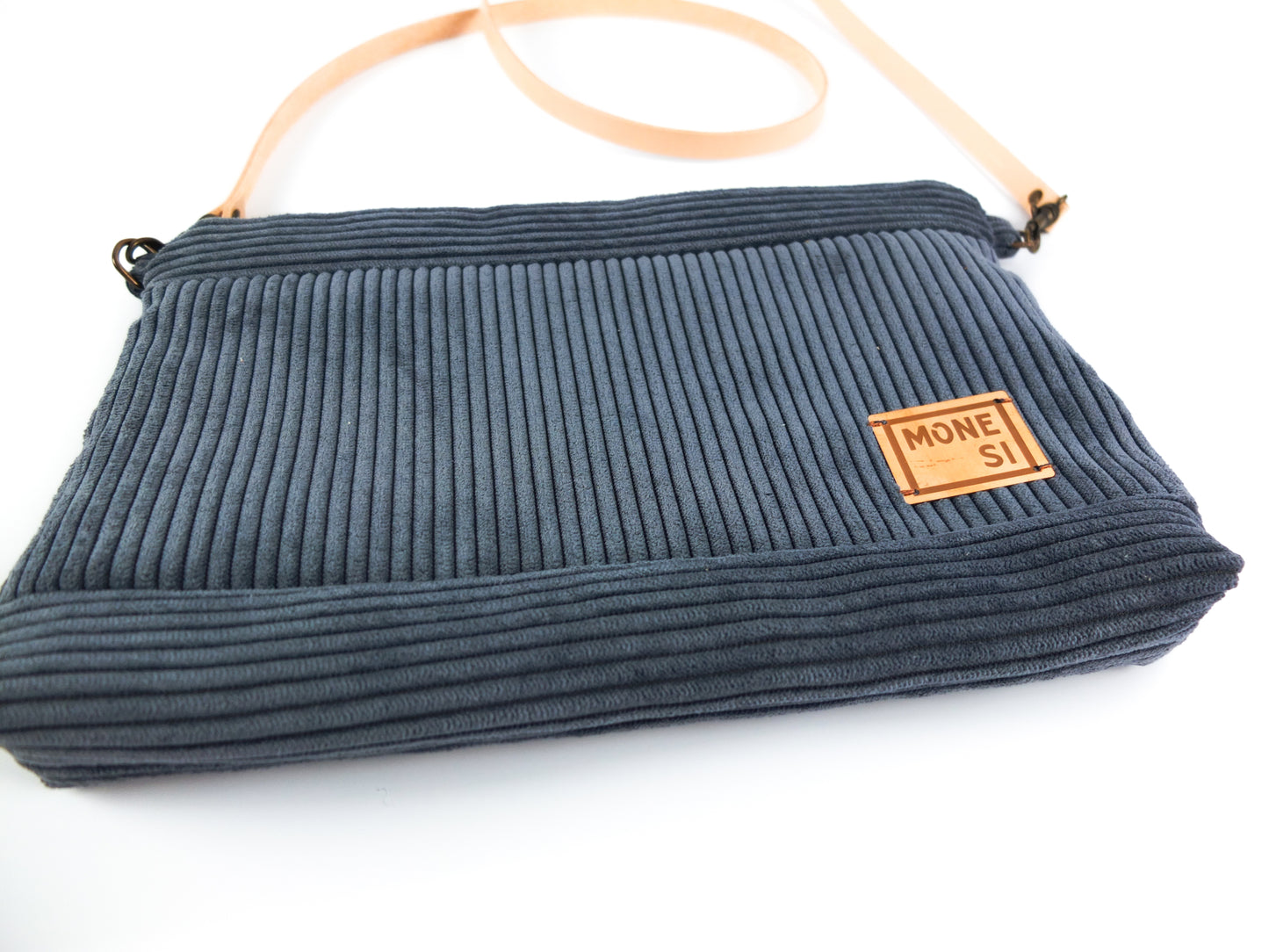 Sac pochette velours bleu jean